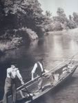 Abfischen der klaren Gieen mit dem “Setzbrren”, 1939